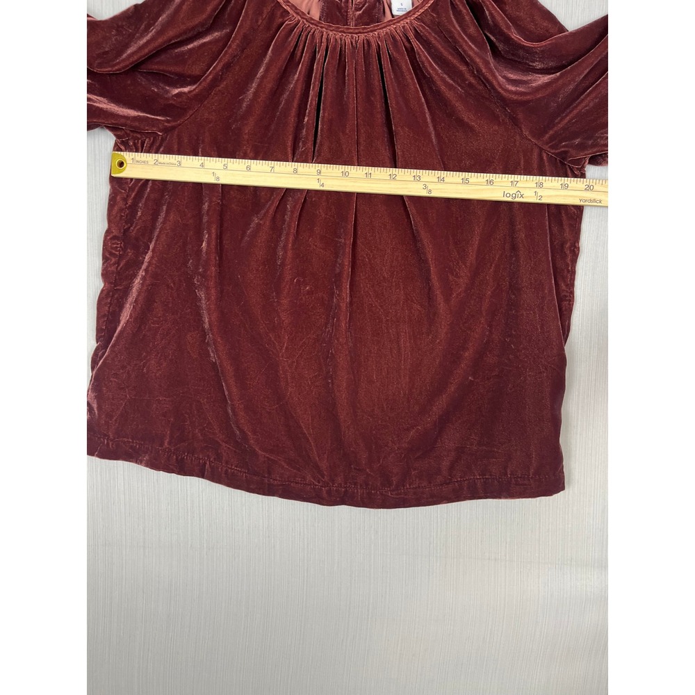 Old Navy Velvet Blouse Womens S Burgundy Shirred Short Sleeve Gothic Chic - Picture 9 of 10